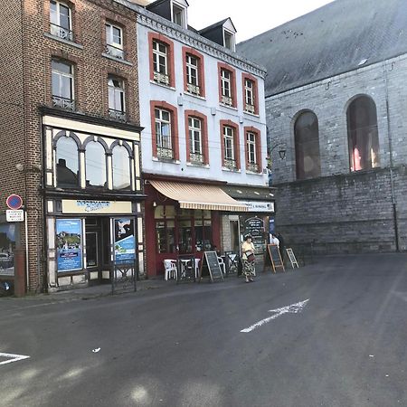 Le Repos De La Meuse Apartment Givet Exterior photo